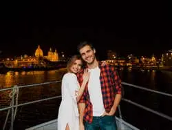 Paseo en barco con espectáculo y cena por Cartagena