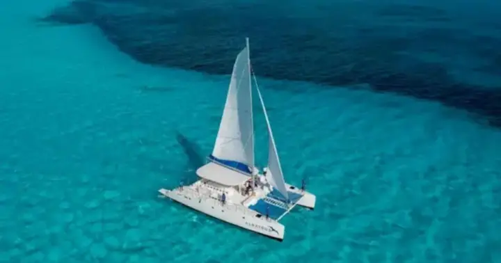 Cancún: paseo en catamarán a Isla Mujeres con esnórquel y almuerzo