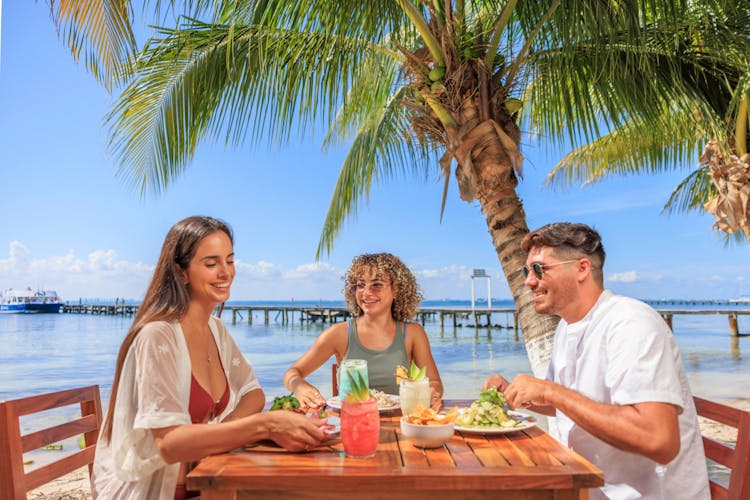 Excursiones en catamarán por Isla Mujeres con Xcaret