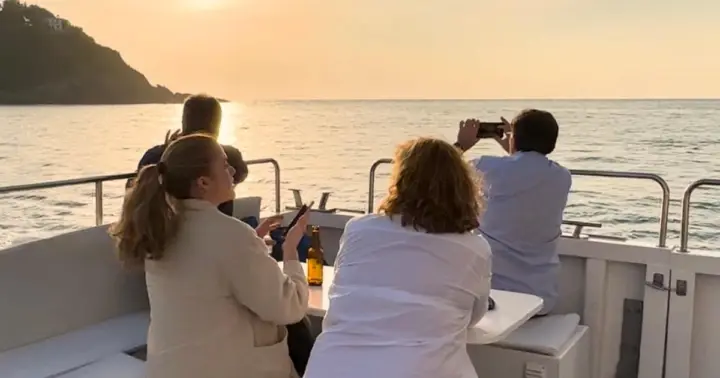San Sebastian: Sunset from the sea on an eco-friendly catamaran