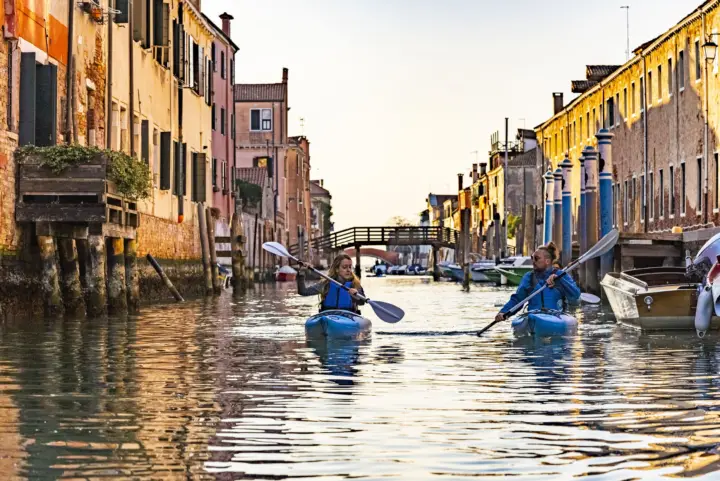 Venecia: Paseo en Kayak por los Canales al Atardecer