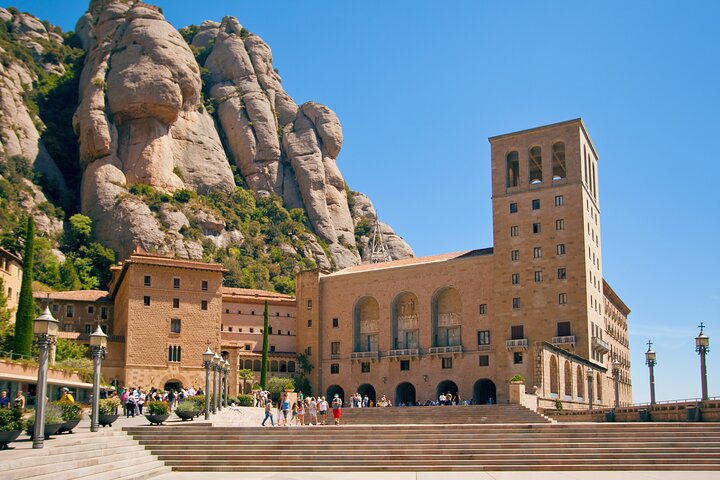 Excursión a Montserrat con tren de engranajes, monasterio y Virgen Negra