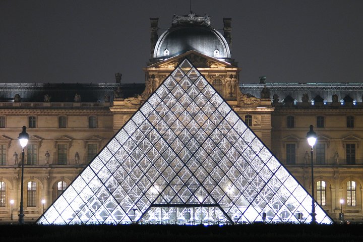 Tour privado del Louvre por la noche.