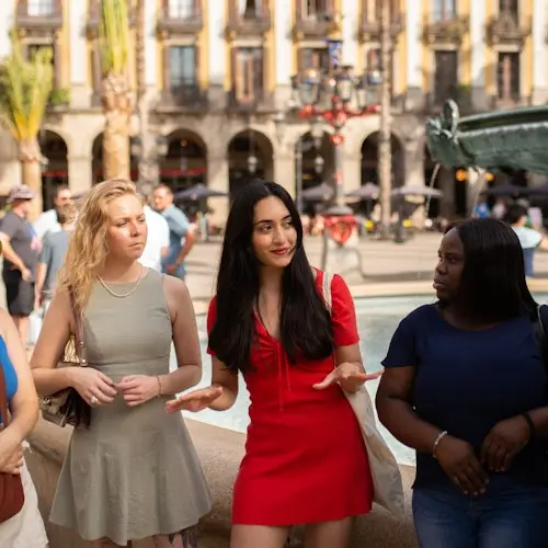 Barcelona: Gothic Quarter & El Born Guided Tour + Tastings +  Drink