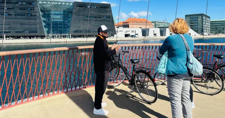Copenhagen: Guided Boat and Bike Tour with Christiania Visit