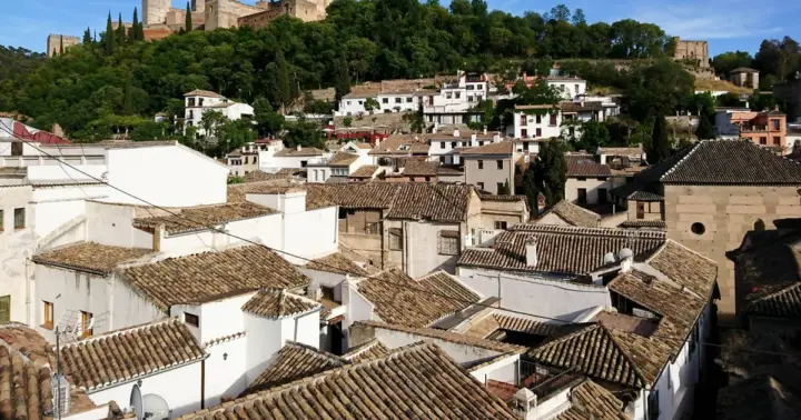 Albaicín y Sacromonte: Tour con Espectáculo Flamenco