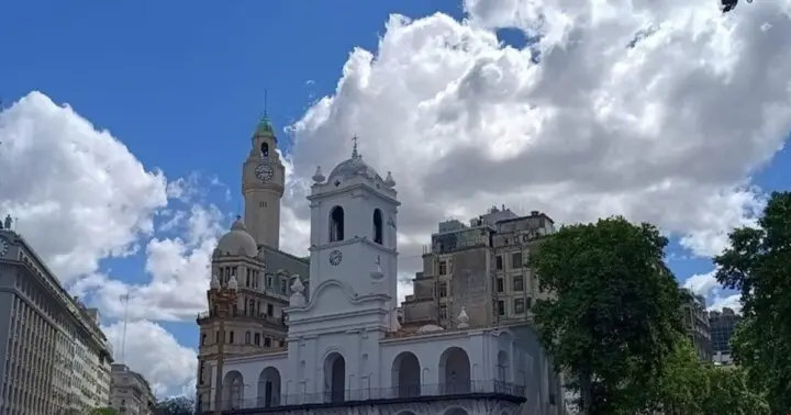 San Telmo Walking Tour and Wine Tasting