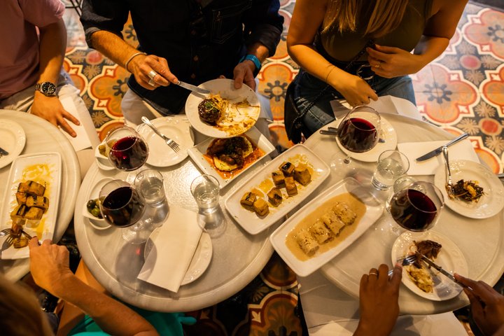 Tour VIP de tapas y vinos por el Barrio Gótico de Barcelona