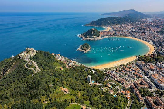 Gaztelugatxe y San Sebastián desde Bilbao