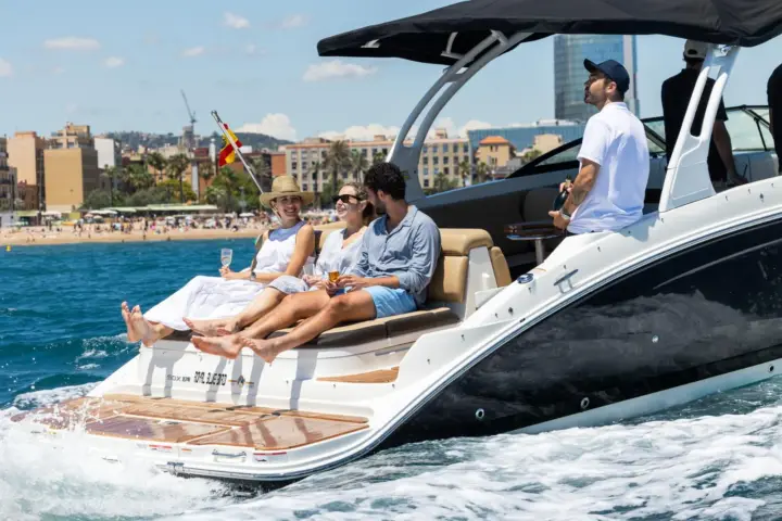 brisa,sol y mar:una escapada nautica de 3 horas en barcelona