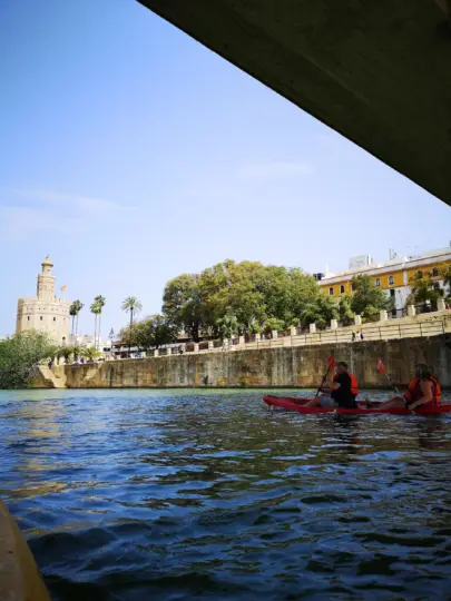 Sevilla: tour en kayak por el río Guadalquivir