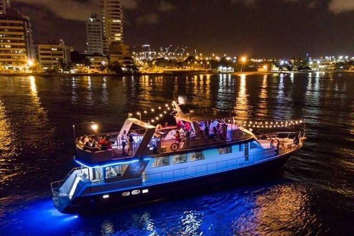 Tour en Crucero con Cena por la Bahía de Cartagena