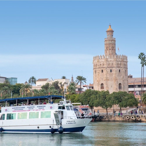 Sevilla: Crucero en barco con bebida y aperitivo