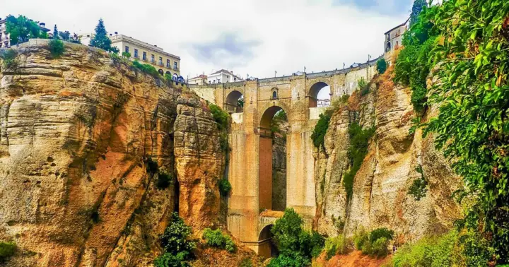 Desde Málaga: Excursión de un día a Ronda y Setenil con guía