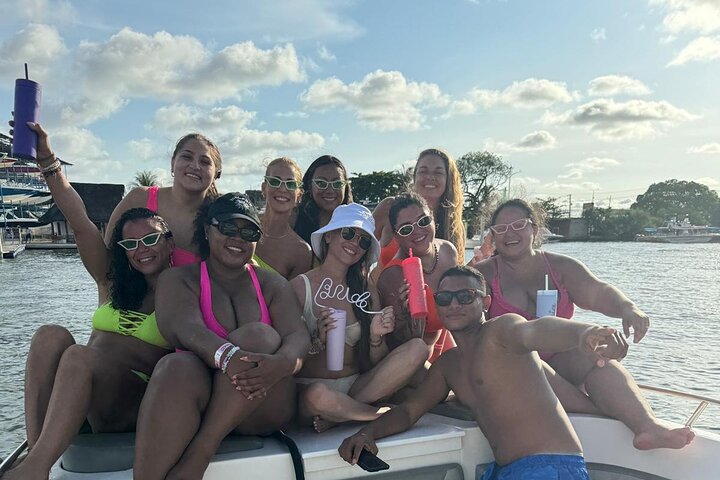 Bachelorette Party in Private Boat Up 16 People
