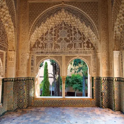 Alhambra y Palacios nazaríes: Entrada sin colas + Tour guiado
