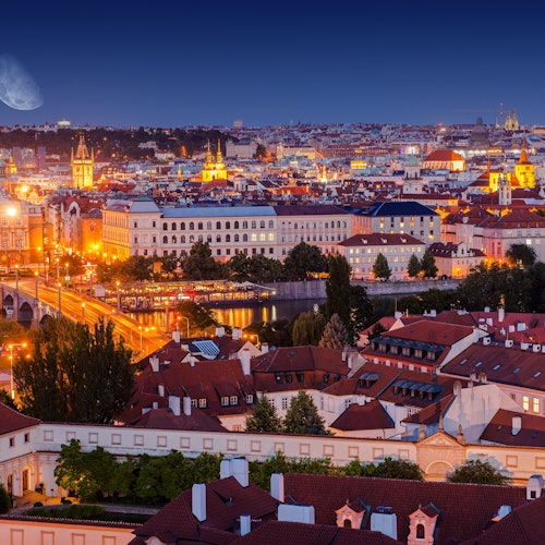 Praga: Torre del Puente de la Ciudad Vieja y Visita Nocturna