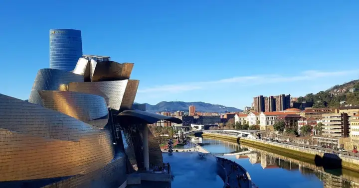 Tour guiado del museo Guggenheim Bilbao en español con entrada