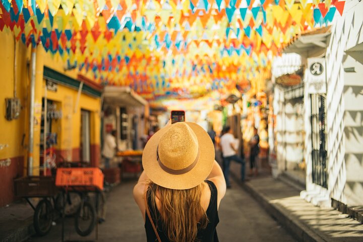 Recorrido a pie por el Castillo de San Felipe y Getsemaní con entradas