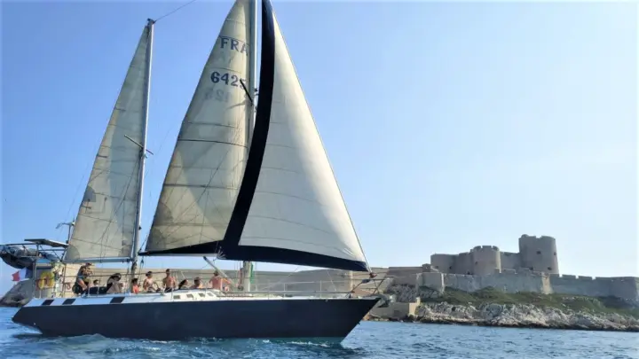 Marsella: excursión en velero por las Calanques de Frioul con baños