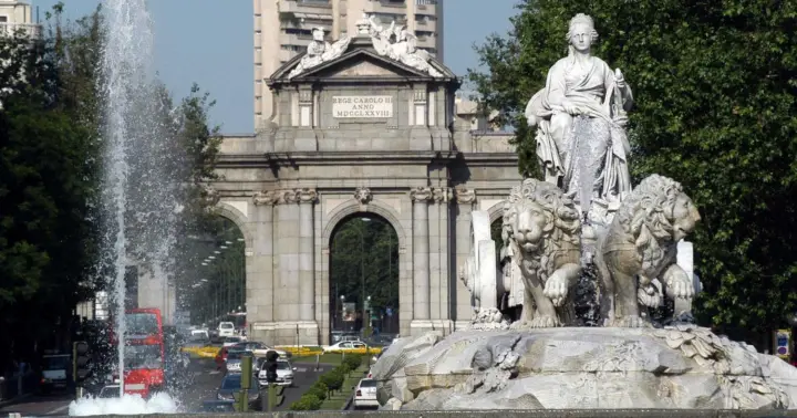 Tour privado de día completo por los monumentos más importantes de Madrid