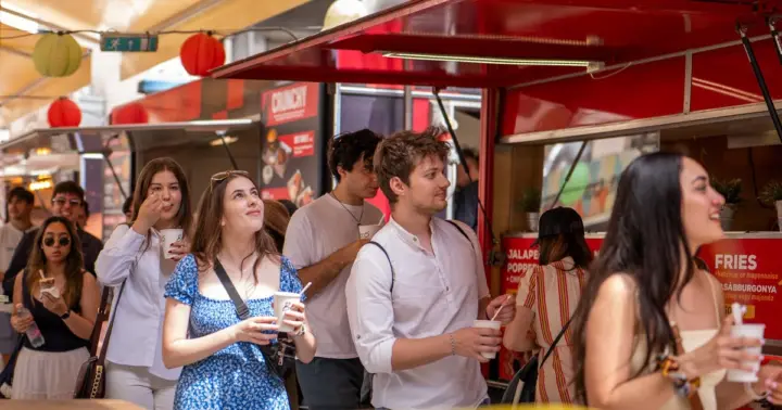 Budapest: Guided Street Food Tour with Local Drinks