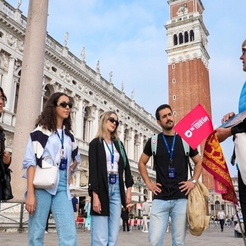Doge’s Palace & St.Mark’s Basilica: Guided Tour + Burano & Murano Tour + Gondola