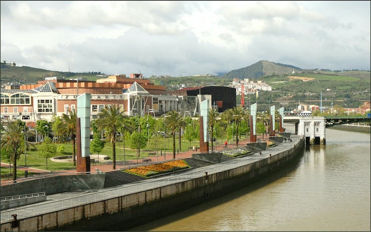 All Iron Bilbao tour: Athletic Club y Museo Guggenheim