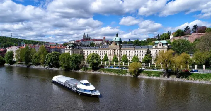 Prague: 2-Hour Lunch Cruise on the Vltava River