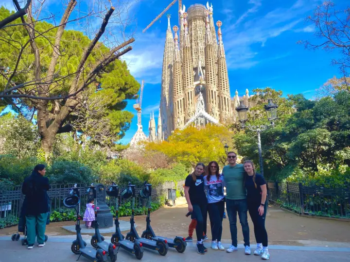 Barcelona: Sagrada Familia Tour Privado en E-Scooter