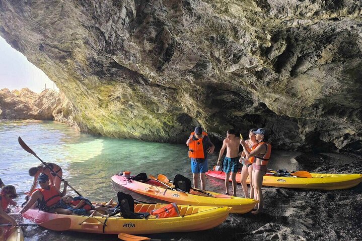 Tour en kayak con cuevas, buceo y picnic (+ Salto de acantilado)