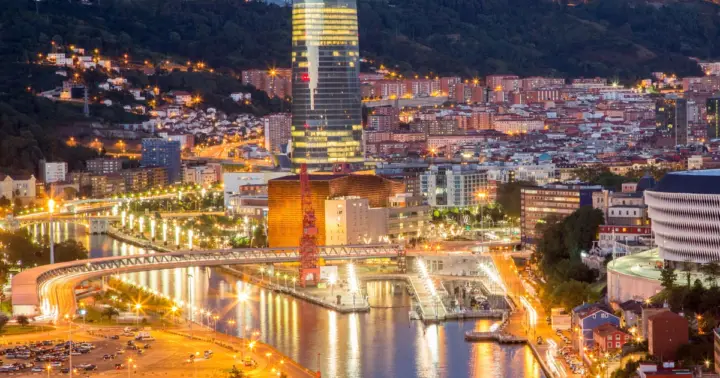 Tour a pie por Bilbao con guía local