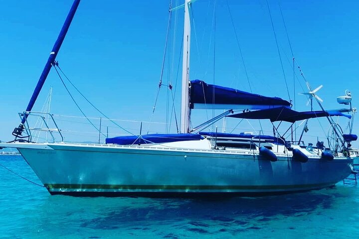 Mallorca Sailing Adventure with Snorkeling, Snacks & Drinks