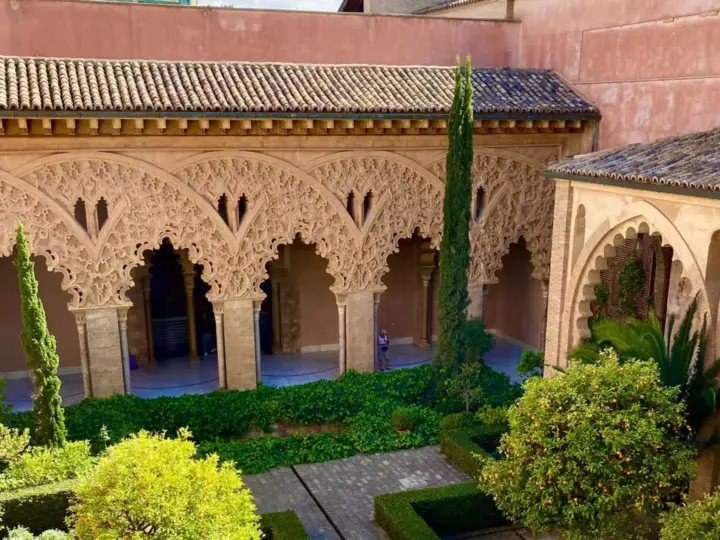 Zaragoza: Tour guiado del Palacio de la Aljafería en español