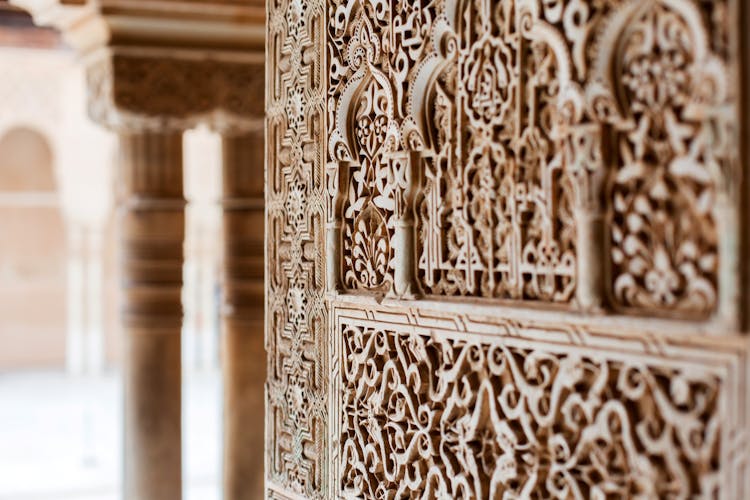 Visita guiada oficial a la Alhambra con acceso completo sin colas y en grupo reducido