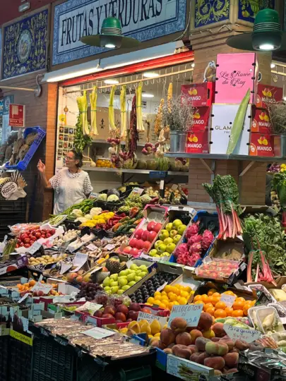 Sevilla: tour de tapas por el mercado de Triana con bebidas incluidas.