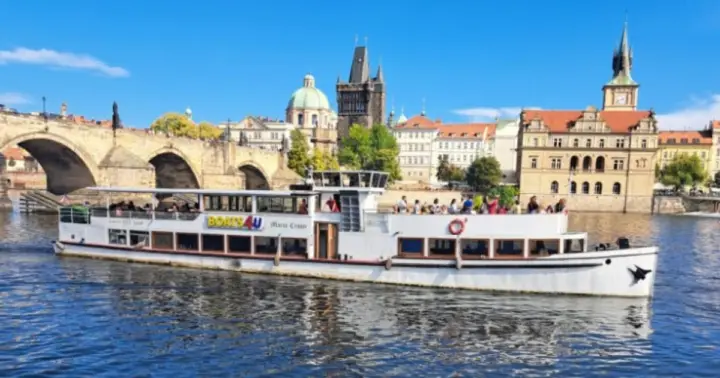 Paseo en barco de 1 hora con 2 bebidas incluidas