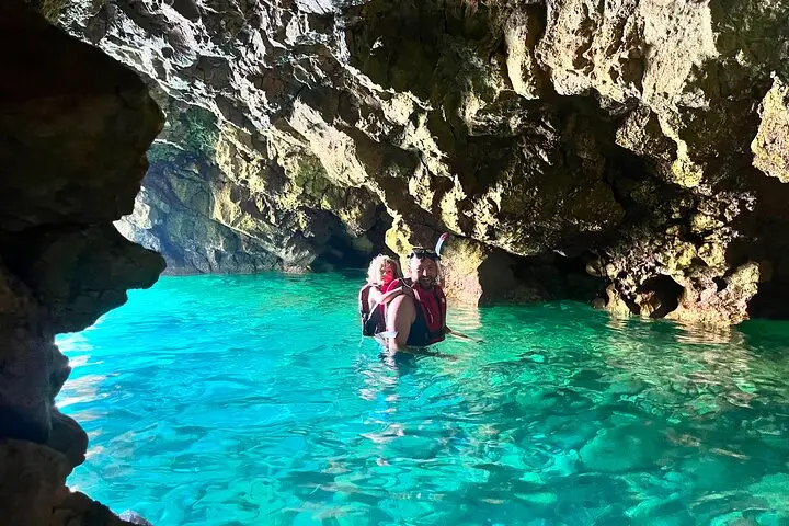 Tour en Kayak y Snorkel por la Costa de la Cueva Turquesa