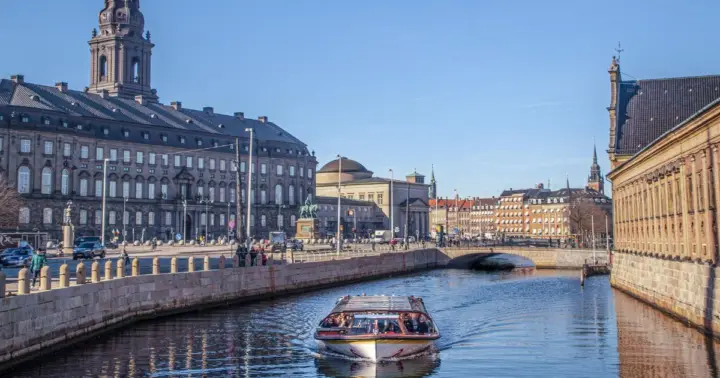 Copenhague: paseo en barco por los canales con bebidas incluidas
