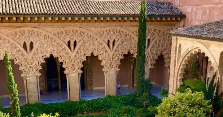 Zaragoza: Tour guiado del Palacio de la Aljafería en español