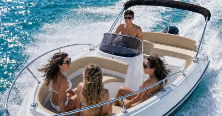 Kotor: paseo privado de lujo en barco por la Cueva Azul + los mejores lugares de la bahía