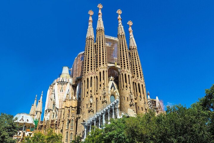 Visita guiada a la Sagrada Familia con acceso a las torres