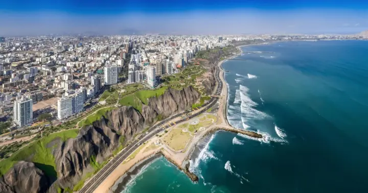 Lima: Historic Center Guided Walking Tour and Peruvian Snacks