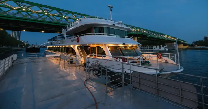 Bratislava: Cruise with Dinner on the Waves of the Danube