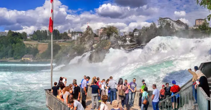 Zúrich: las cataratas más grandes de Europa y un pueblo medieval en tren