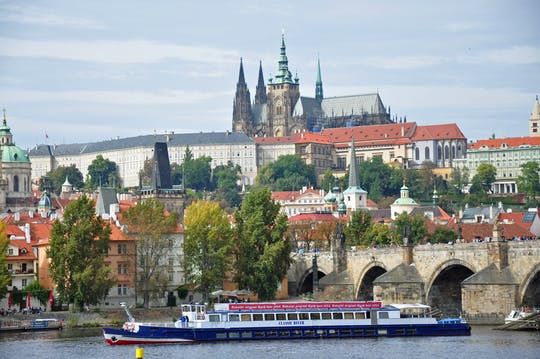 Lo mejor de Praga a pie y en autobús con crucero por el río y visita al Castillo de Praga