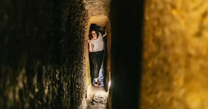 Naples: Spanish Quarters Underground Guided Tour