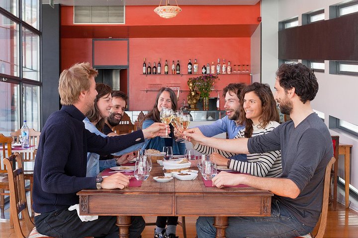 Tour gastronómico por Lisboa con 3 paradas y espectáculo de fado