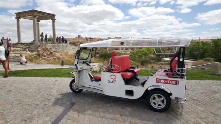 Tour Guiado En Tuk Tuk Recorre Avila De La Forma Mas Comoda