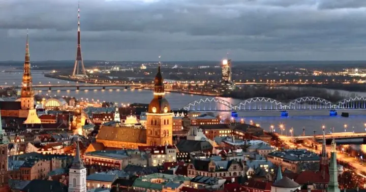 Tour guiado a pie por el casco antiguo de Riga, el mercado C y el Art Nouveau